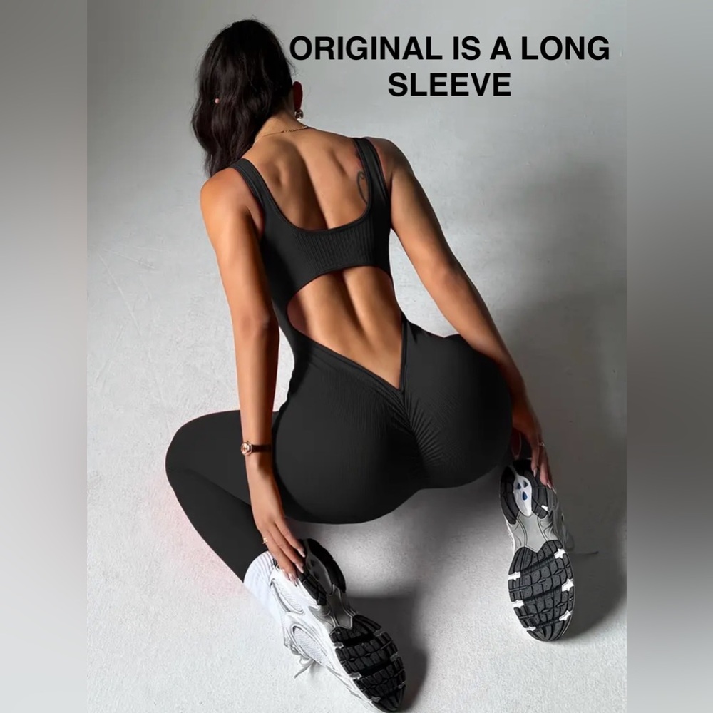 Jenni from Macyβs Black Long Sleeve Jumpsuit with back out & Padding πΌ - Picture 8 of 12